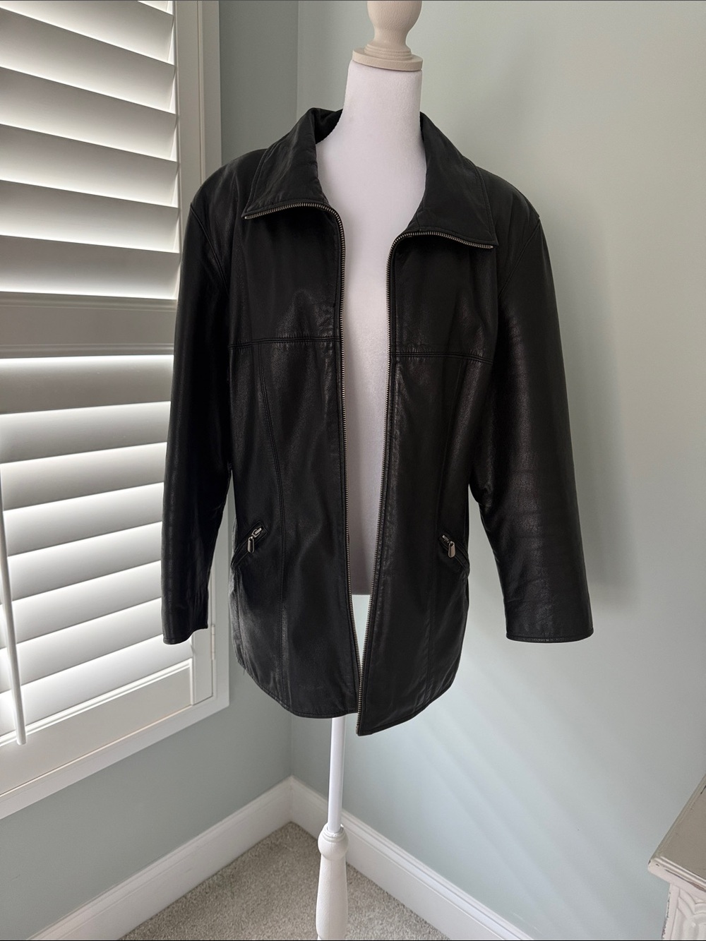 Winlit Women's Black Genuine Leather Zip-Front Jacket